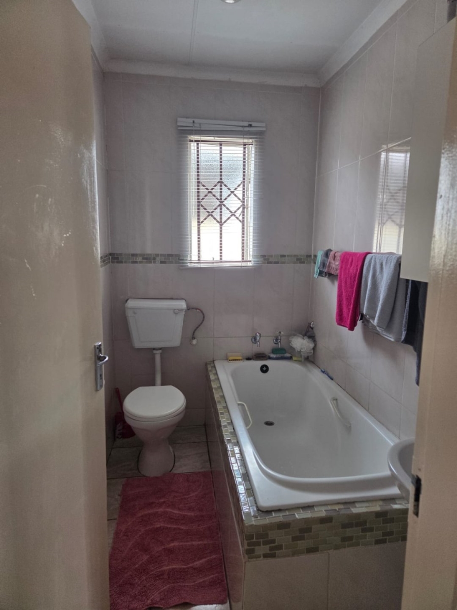 3 Bedroom Property for Sale in Windmill Park Gauteng
