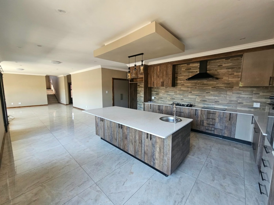 To Let 5 Bedroom Property for Rent in Waterkloof Ridge Gauteng