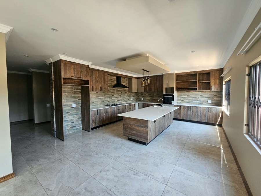 To Let 5 Bedroom Property for Rent in Waterkloof Ridge Gauteng