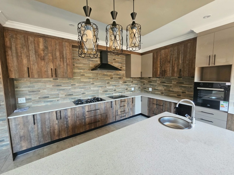 To Let 5 Bedroom Property for Rent in Waterkloof Ridge Gauteng