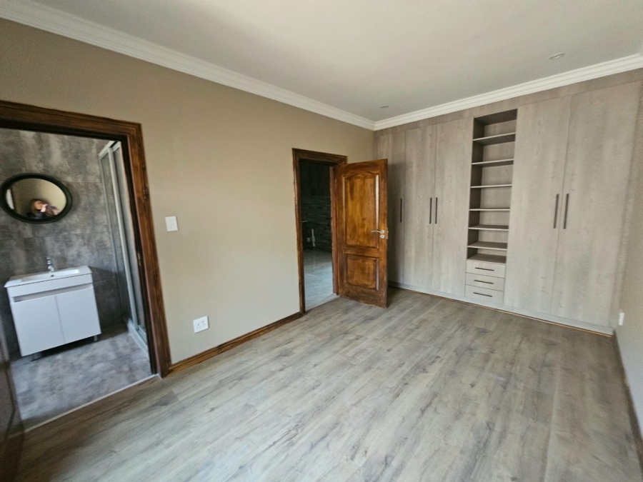 To Let 5 Bedroom Property for Rent in Waterkloof Ridge Gauteng