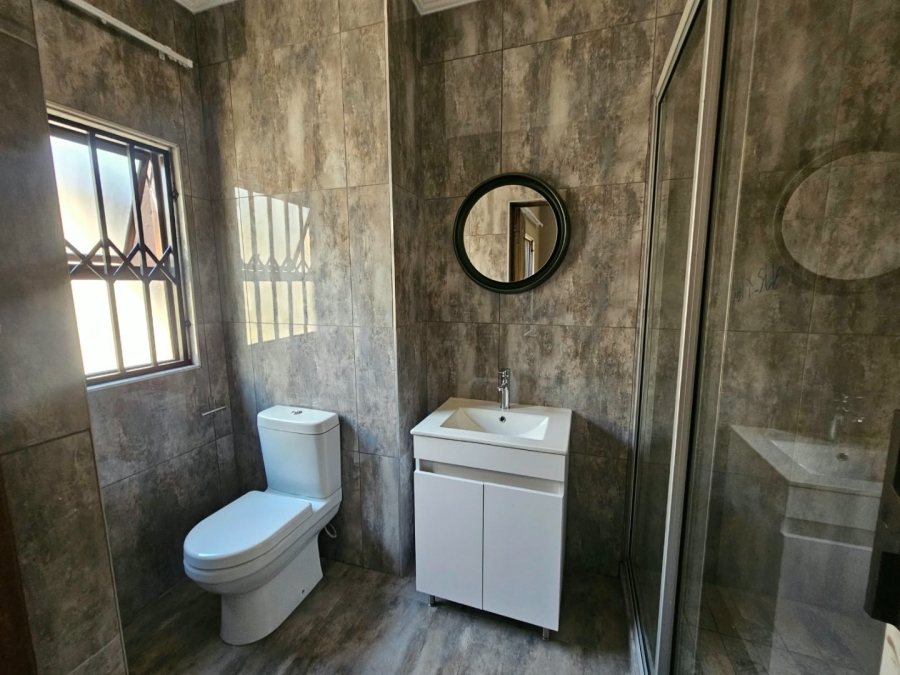 To Let 5 Bedroom Property for Rent in Waterkloof Ridge Gauteng