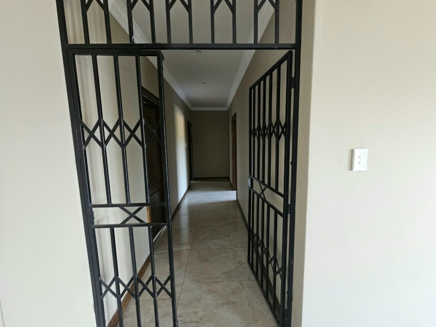 To Let 5 Bedroom Property for Rent in Waterkloof Ridge Gauteng