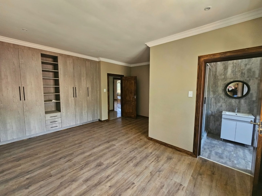 To Let 5 Bedroom Property for Rent in Waterkloof Ridge Gauteng