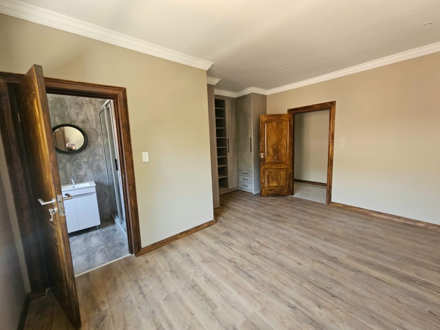 To Let 5 Bedroom Property for Rent in Waterkloof Ridge Gauteng