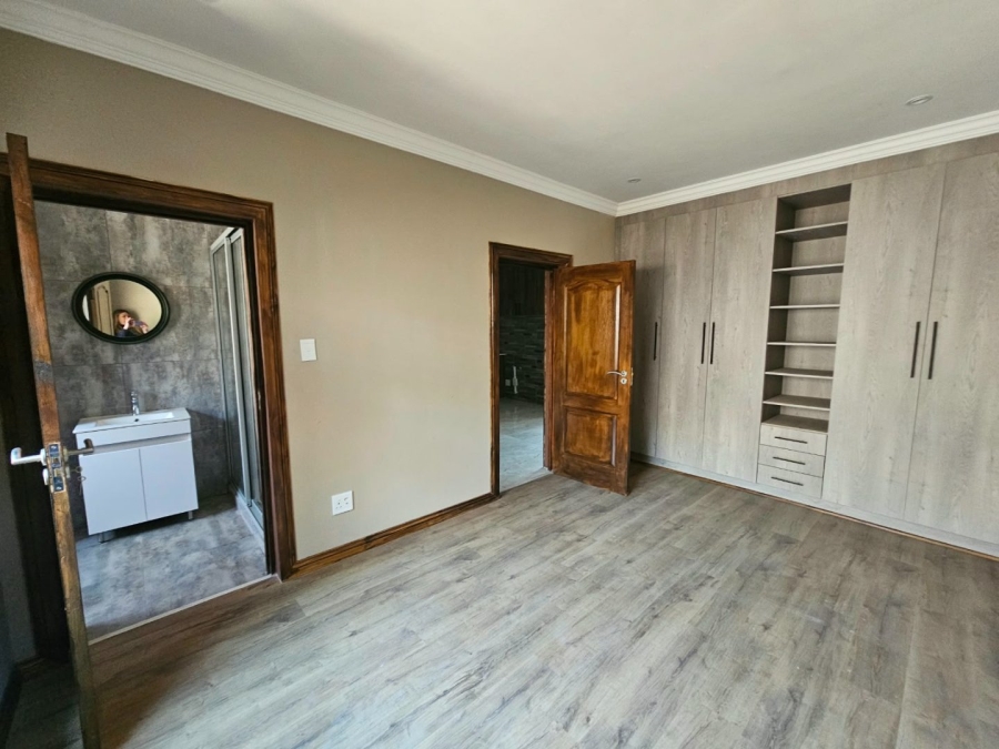 To Let 5 Bedroom Property for Rent in Waterkloof Ridge Gauteng