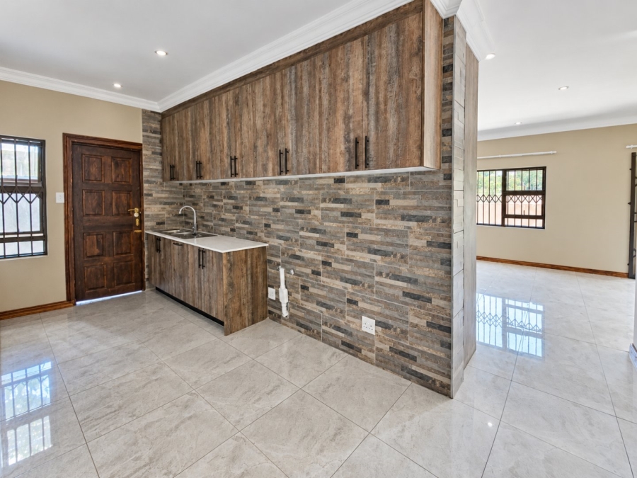 To Let 5 Bedroom Property for Rent in Waterkloof Ridge Gauteng