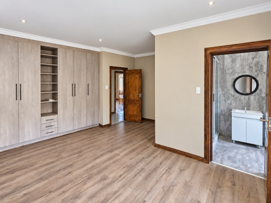 To Let 5 Bedroom Property for Rent in Waterkloof Ridge Gauteng