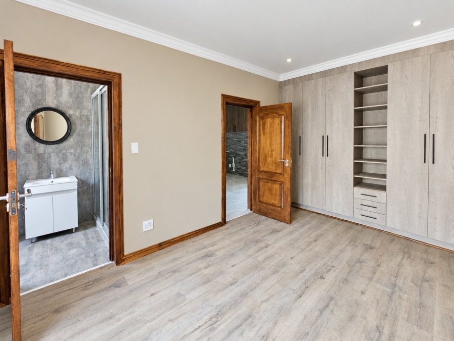 To Let 5 Bedroom Property for Rent in Waterkloof Ridge Gauteng