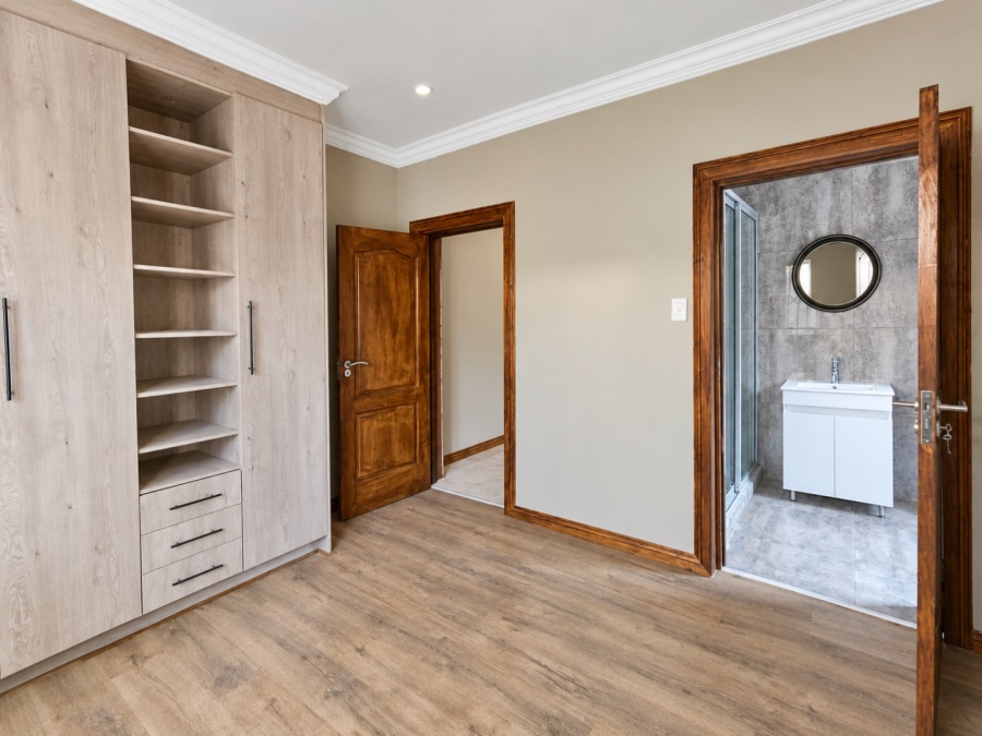 To Let 5 Bedroom Property for Rent in Waterkloof Ridge Gauteng