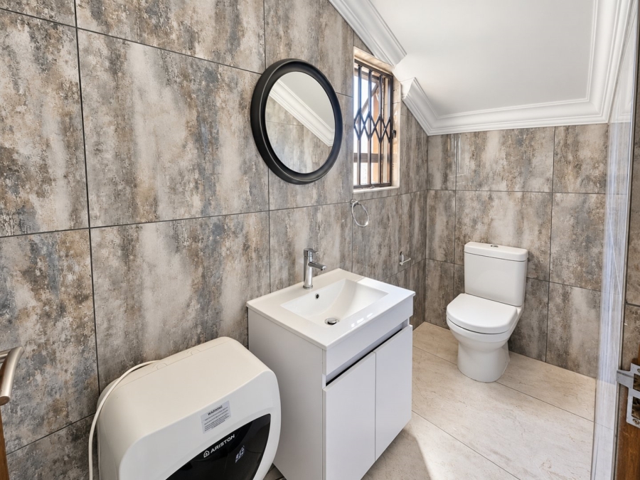 To Let 5 Bedroom Property for Rent in Waterkloof Ridge Gauteng