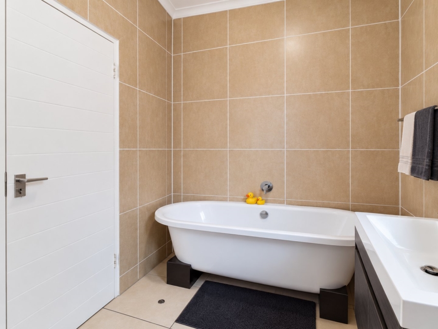 3 Bedroom Property for Sale in Greenstone Hill Gauteng