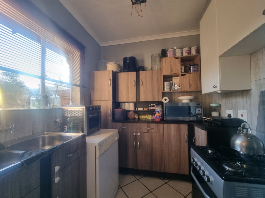 2 Bedroom Property for Sale in Rooihuiskraal North Gauteng