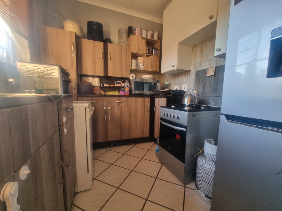 2 Bedroom Property for Sale in Rooihuiskraal North Gauteng