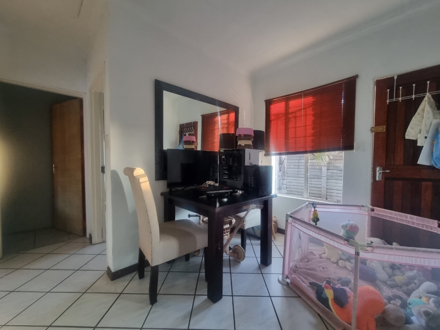 2 Bedroom Property for Sale in Rooihuiskraal North Gauteng