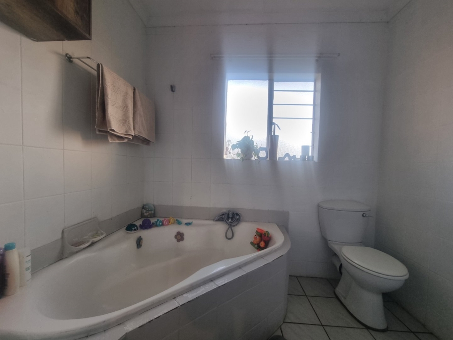 2 Bedroom Property for Sale in Rooihuiskraal North Gauteng