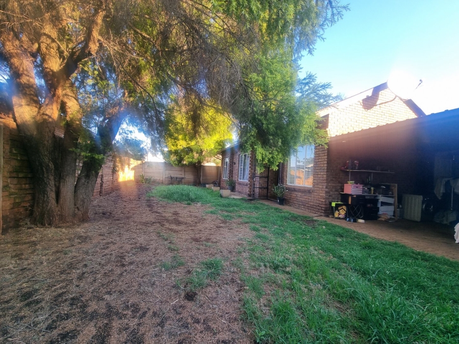 2 Bedroom Property for Sale in Rooihuiskraal North Gauteng