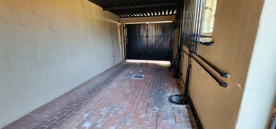 4 Bedroom Property for Sale in Laudium Gauteng