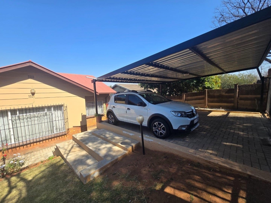 3 Bedroom Property for Sale in Mountain View Gauteng