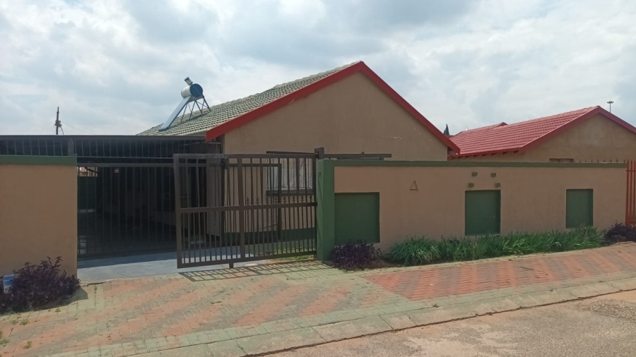 4 Bedroom Property for Sale in Vosloorus Gauteng