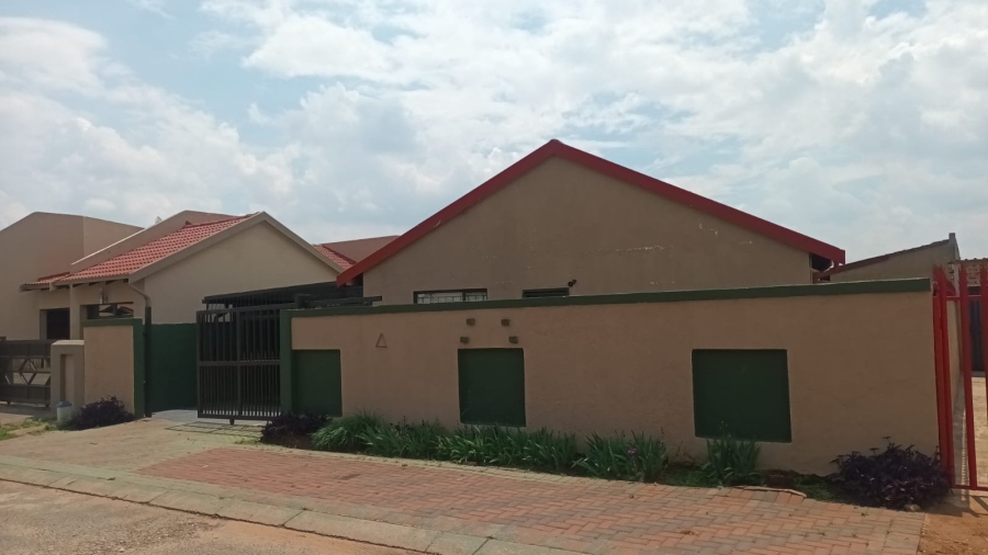 4 Bedroom Property for Sale in Vosloorus Gauteng