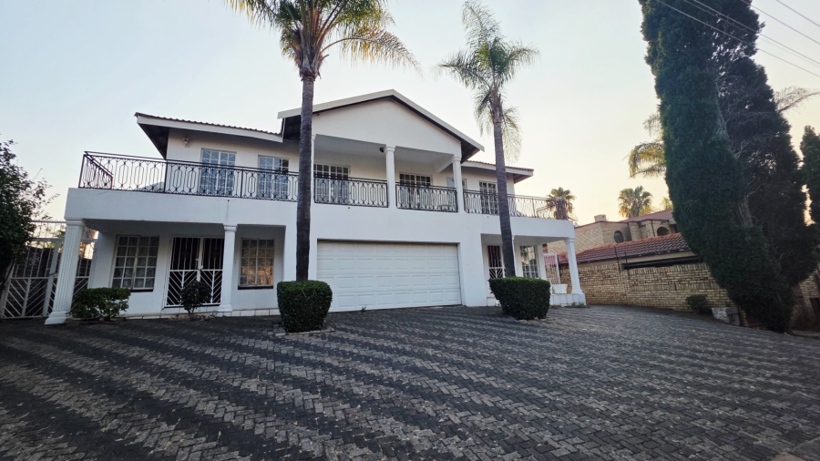 6 Bedroom Property for Sale in Claudius Gauteng
