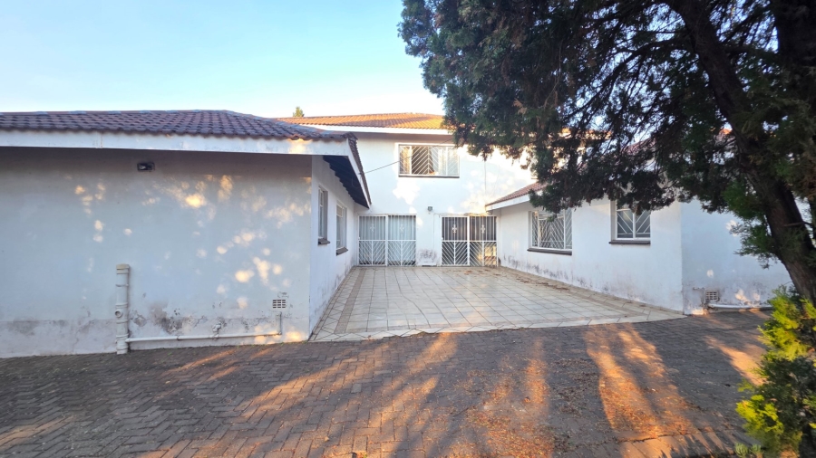 6 Bedroom Property for Sale in Claudius Gauteng