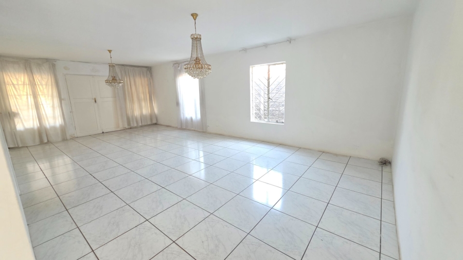 6 Bedroom Property for Sale in Claudius Gauteng