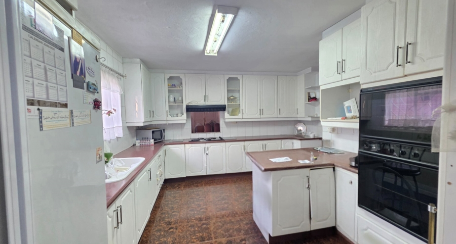 6 Bedroom Property for Sale in Claudius Gauteng