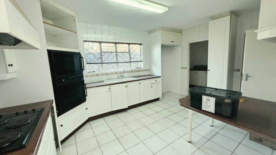 6 Bedroom Property for Sale in Claudius Gauteng