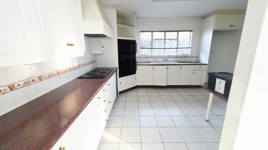 6 Bedroom Property for Sale in Claudius Gauteng