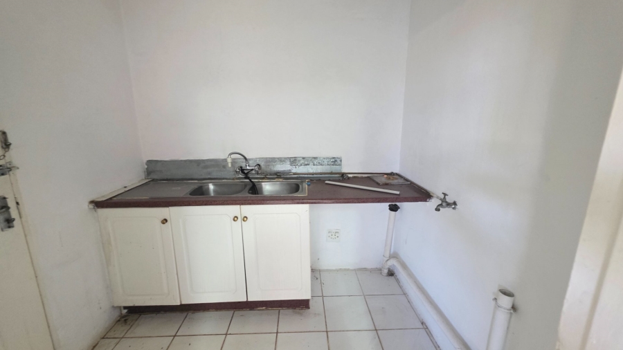 6 Bedroom Property for Sale in Claudius Gauteng