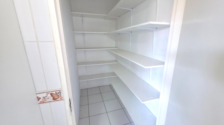 6 Bedroom Property for Sale in Claudius Gauteng