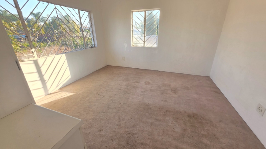 6 Bedroom Property for Sale in Claudius Gauteng