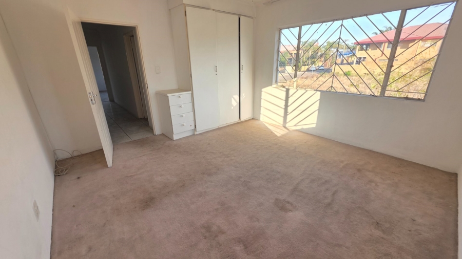 6 Bedroom Property for Sale in Claudius Gauteng