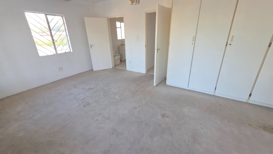 6 Bedroom Property for Sale in Claudius Gauteng
