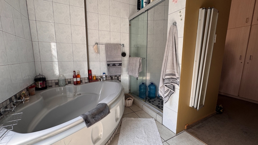 4 Bedroom Property for Sale in Three Rivers East Gauteng