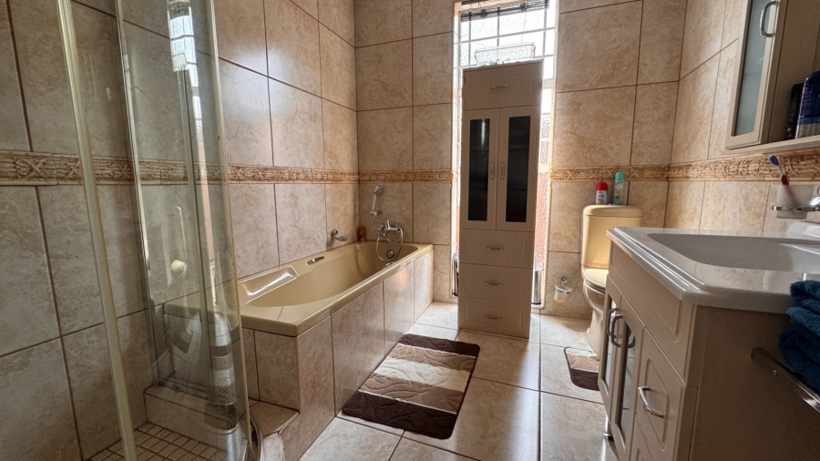 4 Bedroom Property for Sale in Three Rivers East Gauteng