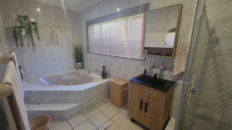 4 Bedroom Property for Sale in Doornpoort Gauteng