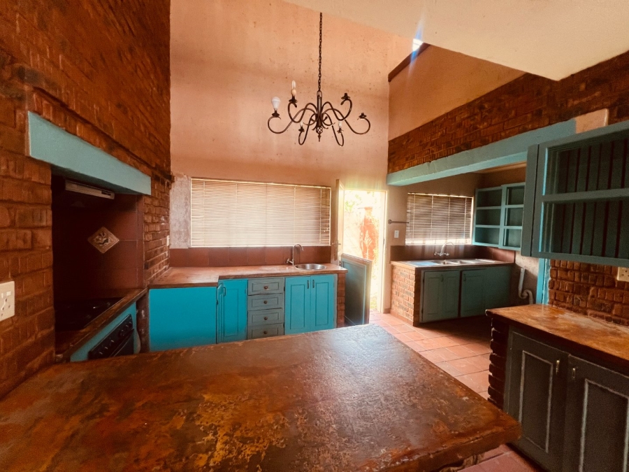 6 Bedroom Property for Sale in Theresa Park Gauteng