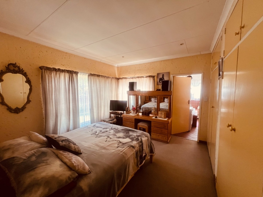 6 Bedroom Property for Sale in Theresa Park Gauteng