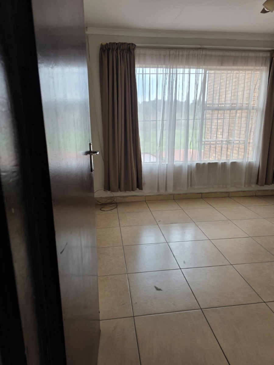 3 Bedroom Property for Sale in Illiondale Gauteng