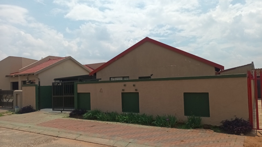 3 Bedroom Property for Sale in Zulu Section Gauteng