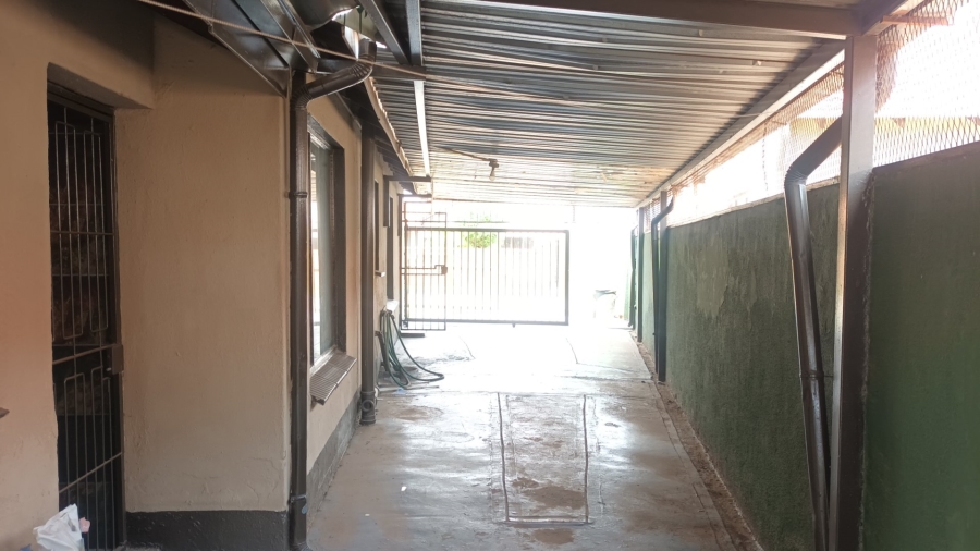 3 Bedroom Property for Sale in Zulu Section Gauteng