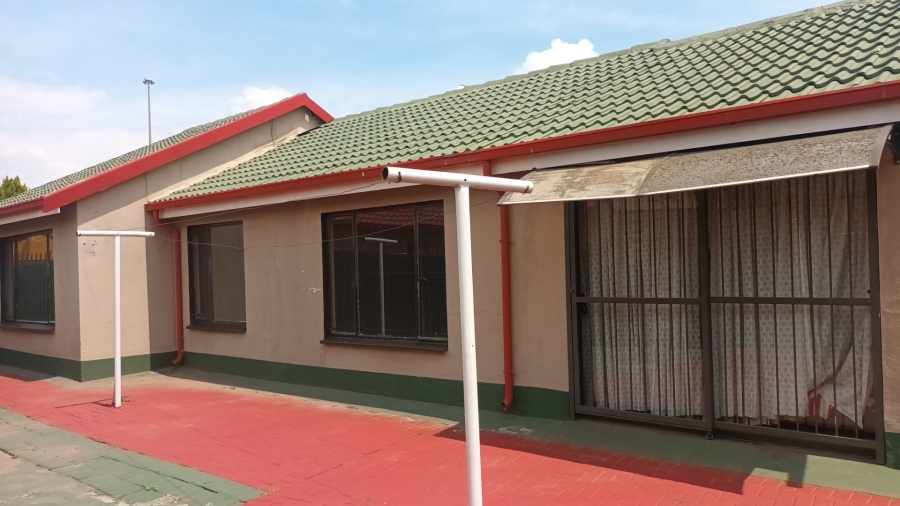 3 Bedroom Property for Sale in Zulu Section Gauteng