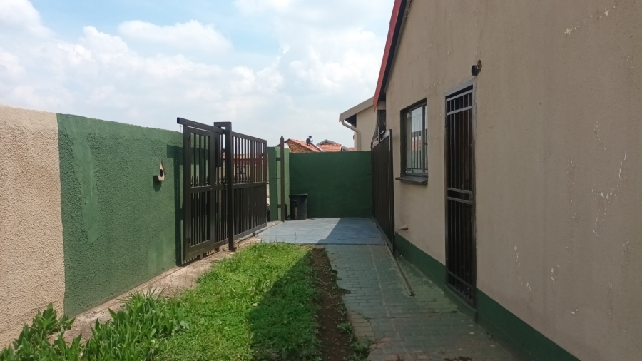 3 Bedroom Property for Sale in Zulu Section Gauteng
