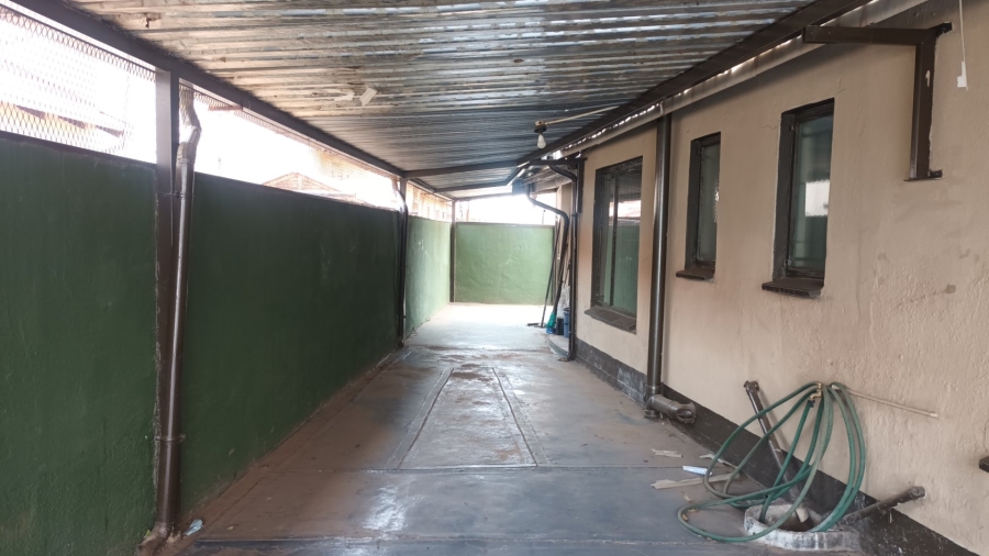 3 Bedroom Property for Sale in Zulu Section Gauteng