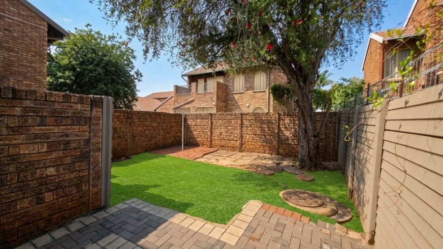 2 Bedroom Property for Sale in Doornpoort Gauteng