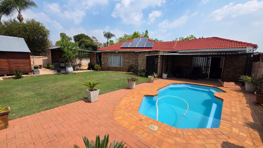 5 Bedroom Property for Sale in Doornpoort Gauteng