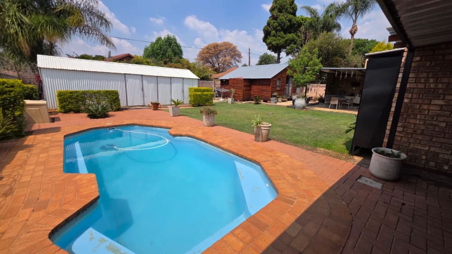5 Bedroom Property for Sale in Doornpoort Gauteng